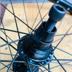 Roue Arrière Custom HALO X BLB 28-29 Pouces Noire - Fixie Freestyle -BRN Soldes roue arriere custom halo x blb 28 29 pouces noire fixie freestyle 7